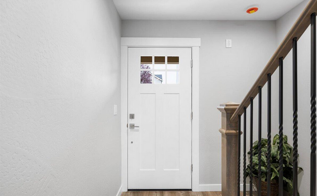 Entry - 7641 24th St