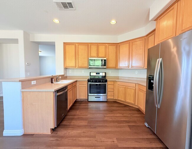 Foto del edificio - AVAILBALE NOW! 3 Bedroom 2 Bathroom Home i...