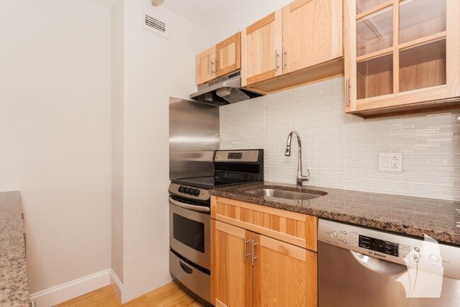 Foto del edificio - 1 bedroom in Chicago IL 60657