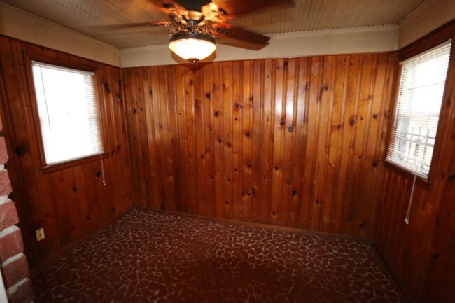 Foto del edificio - GREAT NEIGHBORHOOD - LOTS OF ROOM