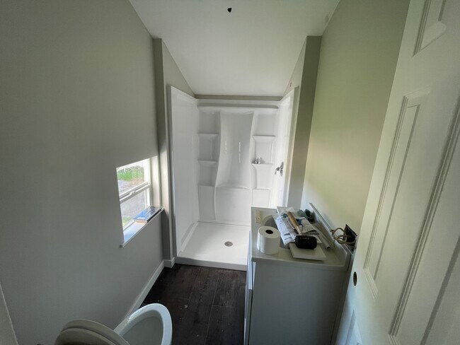 Bathroom - 407 W Boston St