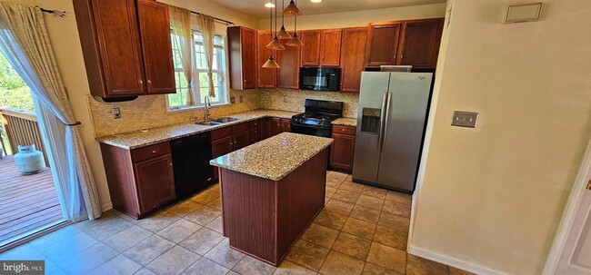 Building Photo - 1012 Meadow View Cir