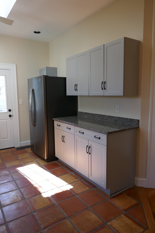 Building Photo - 145 S Columbia Dr