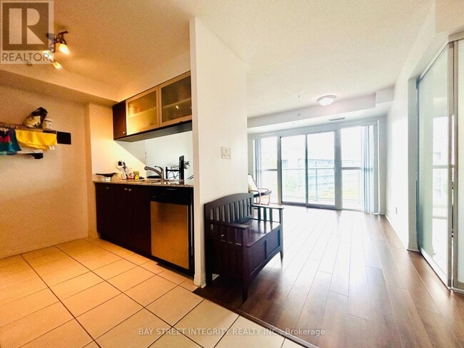 Building Photo - 275 Yorkland Rd