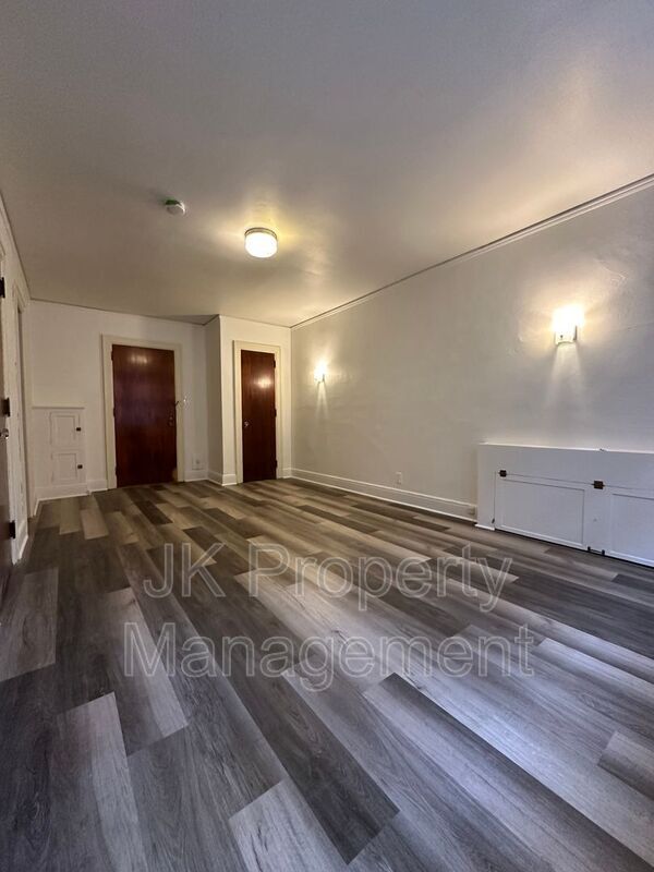 Building Photo - 310 5th St N