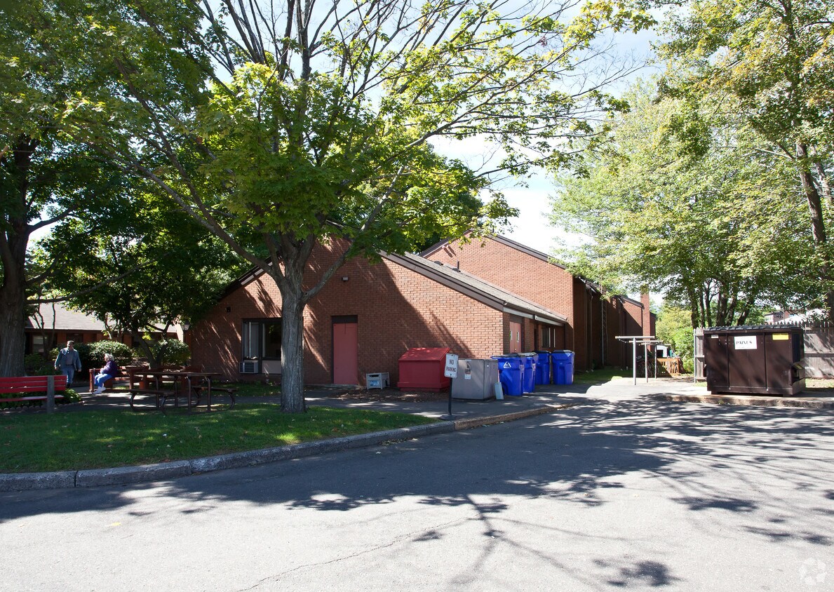 Foto del edificio - Elm Grove Apartments