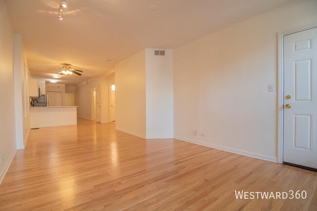 Building Photo - 954 N Honore St