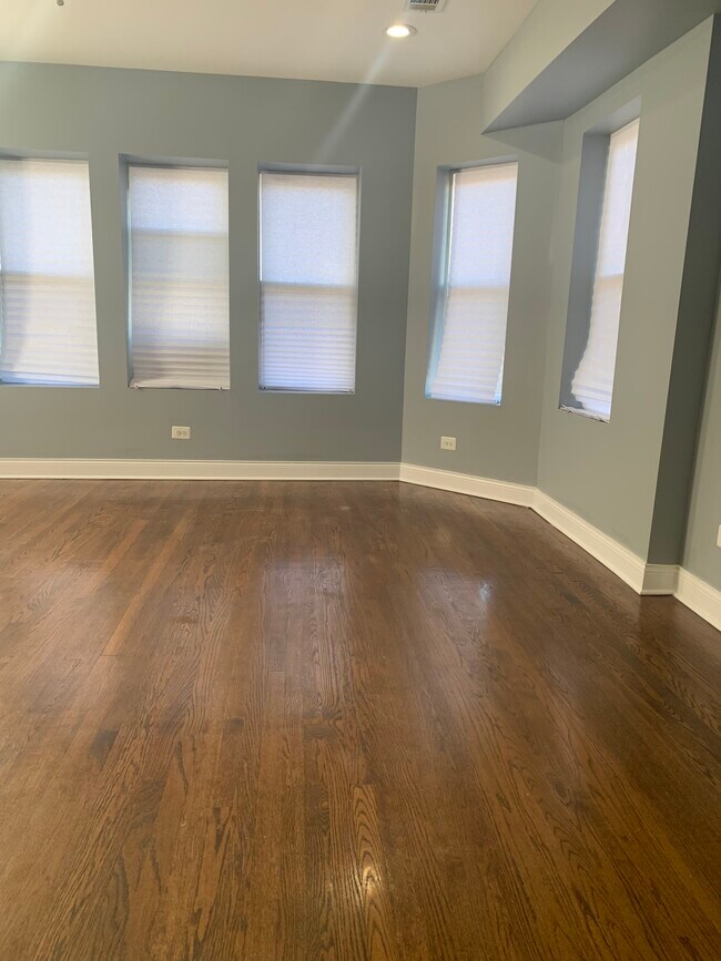 Living Room - 8053 S Champlain Ave