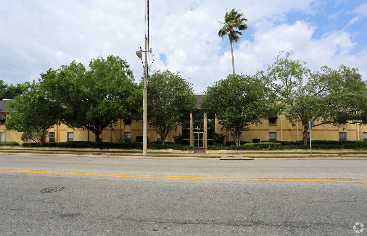Lois Landing Apartments in Tampa, FL