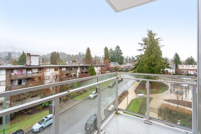 Building Photo - 245 16th St E