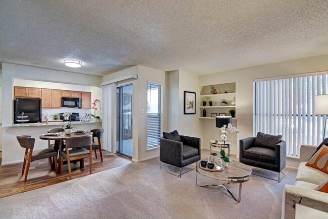 Building Photo - Motif