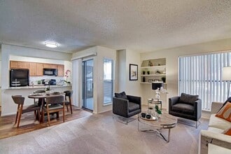 Building Photo - Motif