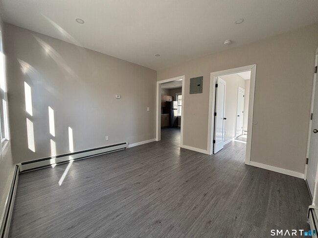 Building Photo - 84-86 Waldorf Ave