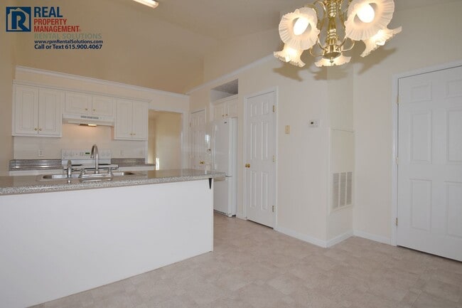 Building Photo - Adorable 2 bedroom 1-level duplex townhome in Smyrna close to Nissan, washer/dryer included!