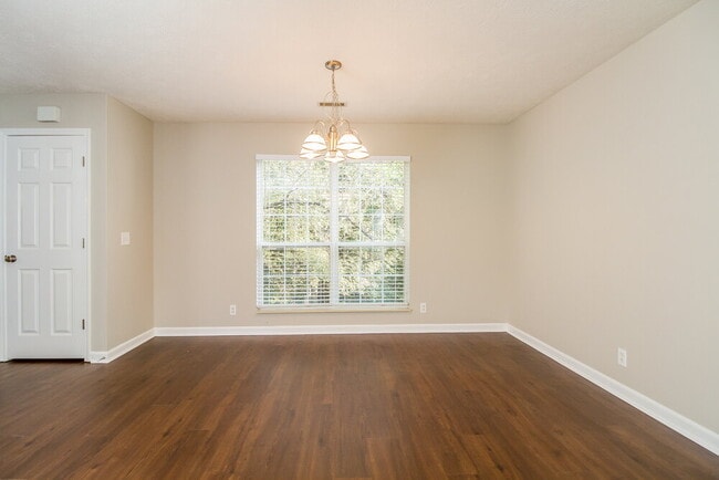 Foto del edificio - 3544 Glenfalls Dr