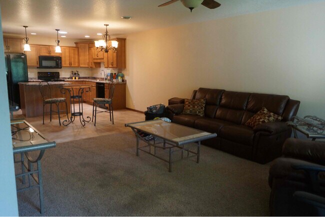 Building Photo - 519 Spruce Hills Dr