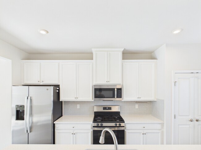 Foto del edificio - 2617 Grantham Place Dr