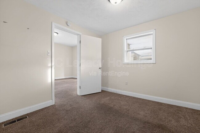 Building Photo - 388 Broaddus Ave