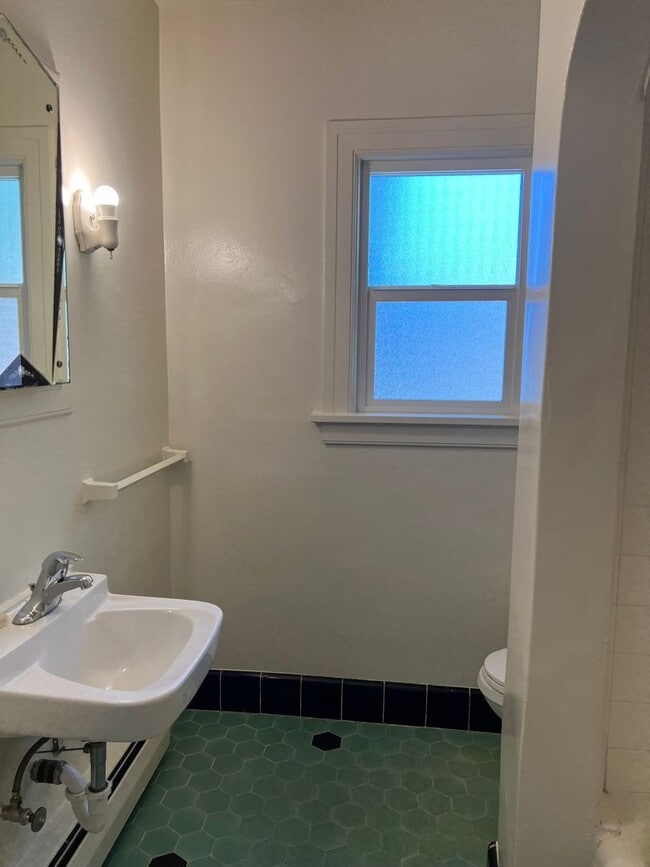 Foto del edificio - 1 bed/ 1 bath with laundry near UNR