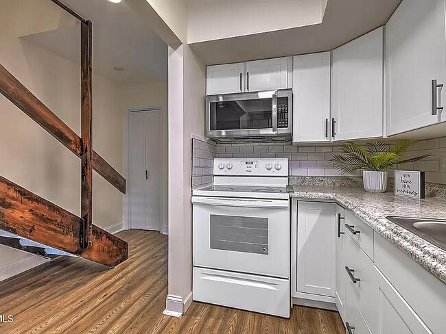 Building Photo - 115 Beechnut St