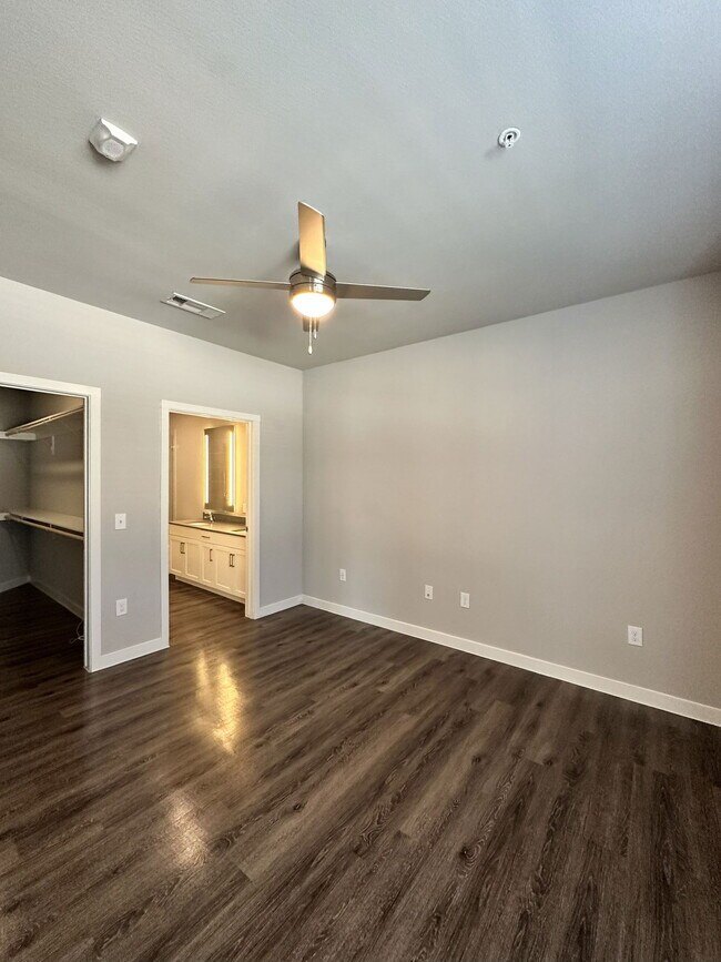 Foto del edificio - 5701 McKinney Pl Dr