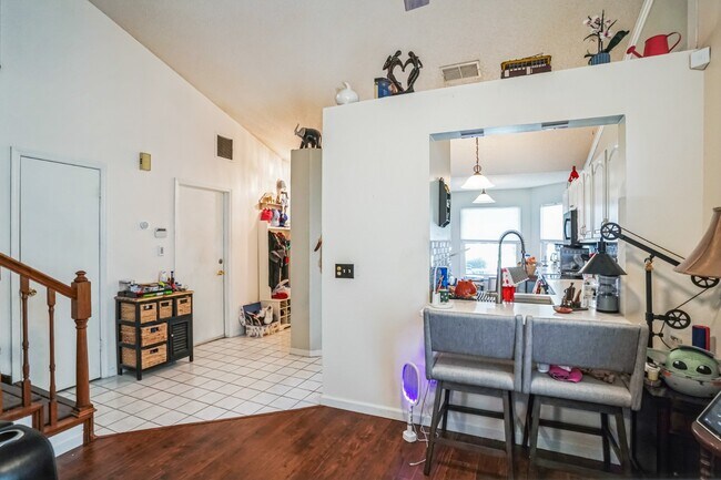 Building Photo - 6677 Ryan Chase Ct