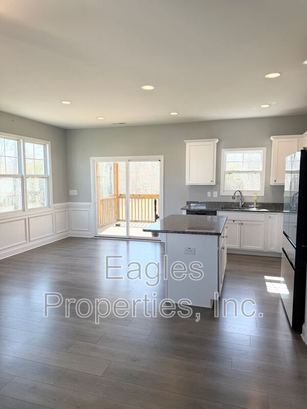 Foto del edificio - 472 Jackson Pond Dr