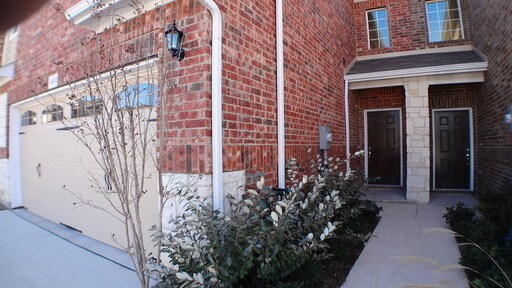 NICE 2 BEDROOM TOWNHOME LOCATED IN PLANO, TX! - NICE 2 BEDROOM TOWNHOME LOCATED IN PLANO, TX!
