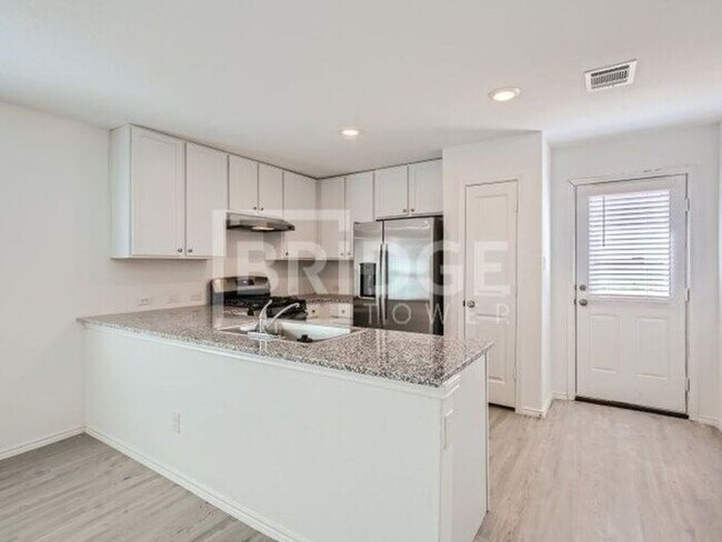 Building Photo - 2403 Lake Hls