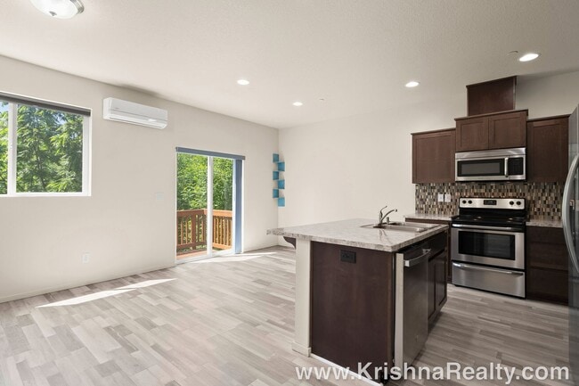 Building Photo - Eco-Friendly & Modern Townhome in Hazel De...