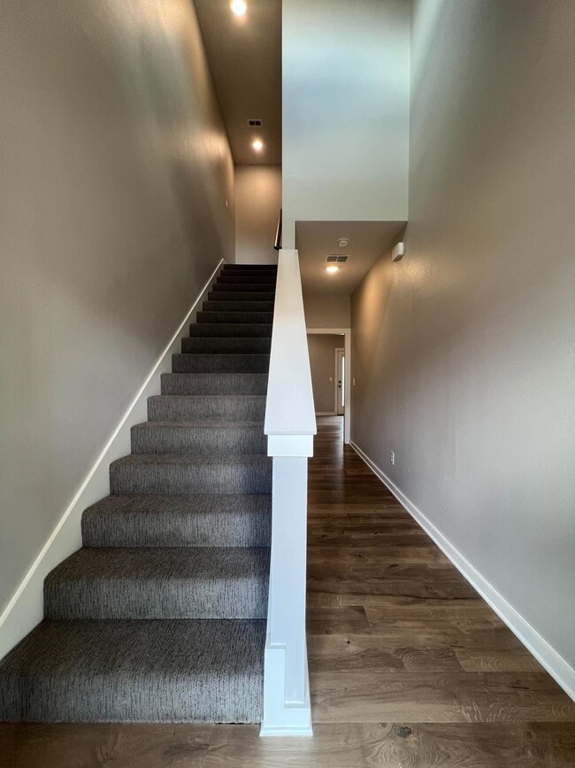 Building Photo - 10625 Brothers Ln