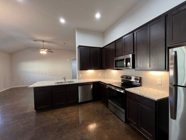 Foto del edificio - Luxury 3/2 Duplex in Seguin, Texas