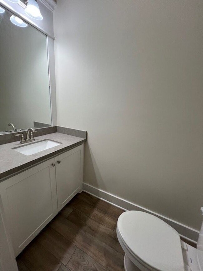 Foto del edificio - New 3B/2.5B Duplex Available in Lake Charles