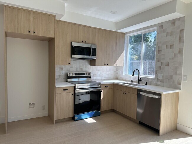Foto del edificio - Brand New Construction 3 Bed | 2 Bath - Es...
