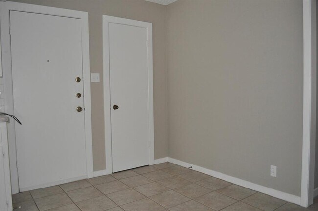 Building Photo - 5916 Cherry Loop