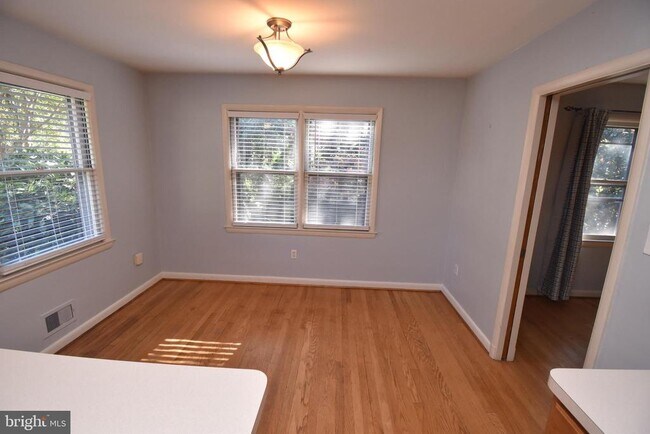 Building Photo - 1216 S Oakcrest Rd