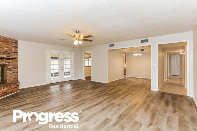 Building Photo - 11124 Windy Oaks Dr N