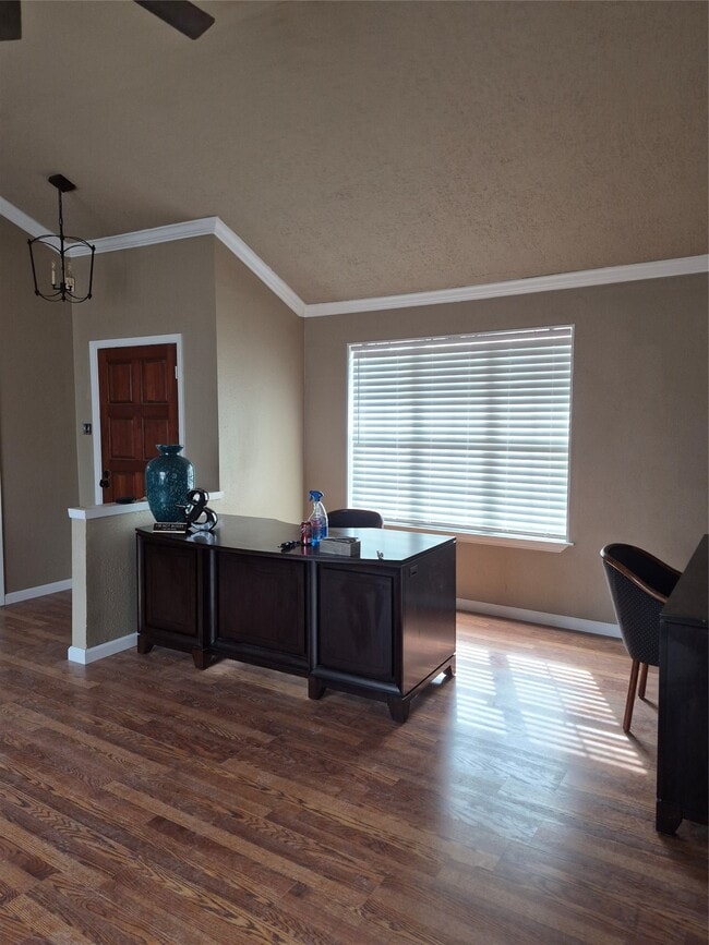 Building Photo - 1022 Manorglen Dr