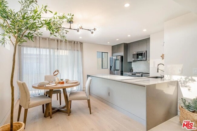 Building Photo - 2805 3rd St