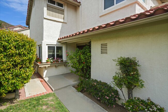 Building Photo - 19539 Shadow Springs Way