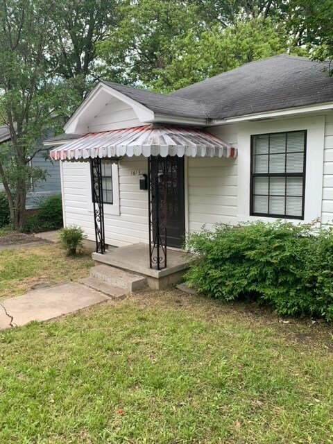 Primary Photo - MAPLE HOUSE