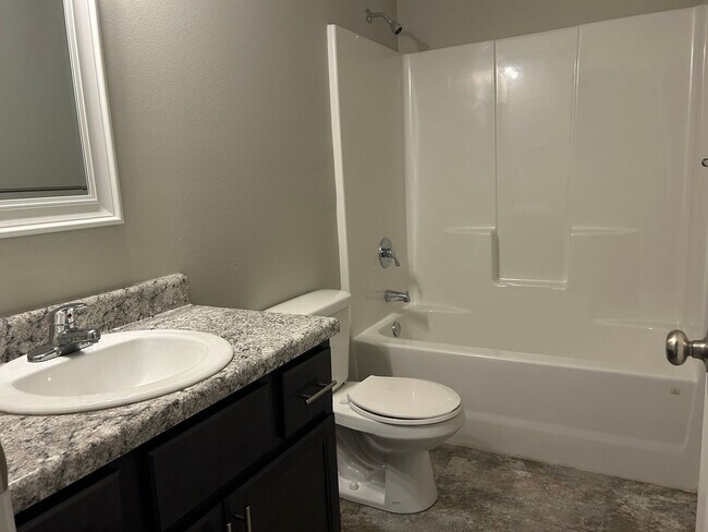 Building Photo - 3 Bedroom Willard Home for rent!