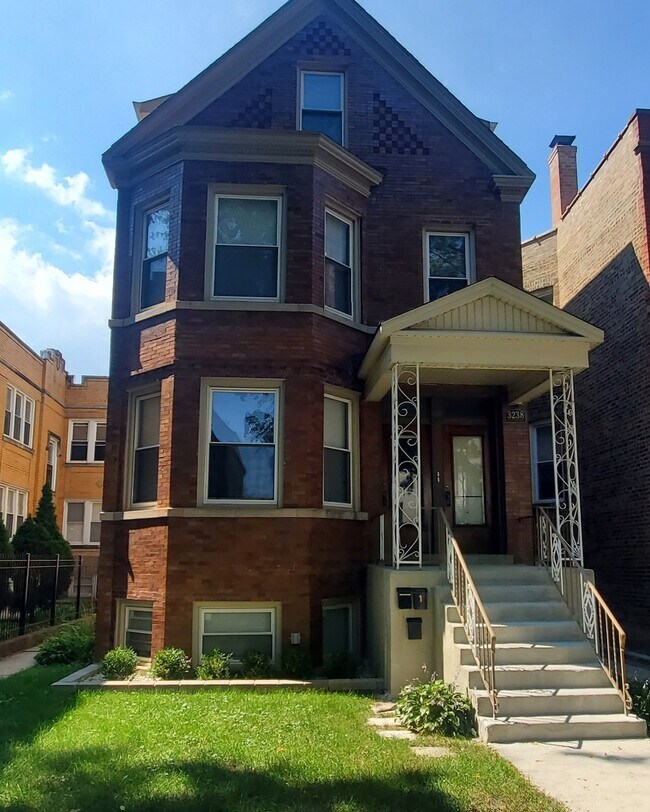 Building Photo - 3238 N Hamlin Ave