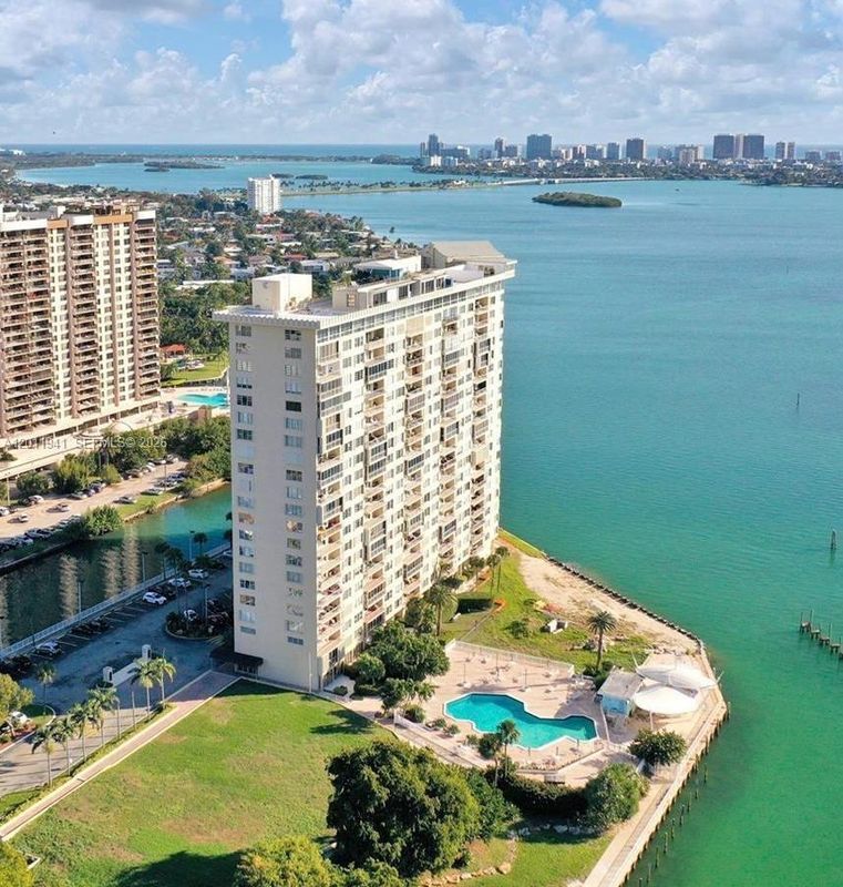 Foto del edificio - 11111 Biscayne Blvd