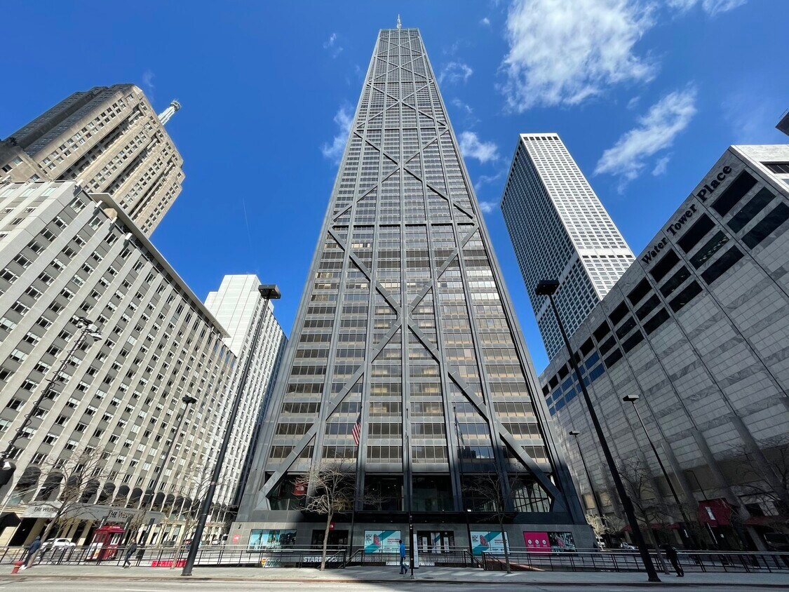 Foto principal - 175 E Delaware Pl