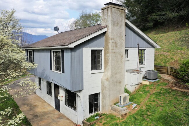 Building Photo - Downtown Sylva,NC New to Rental Market and...