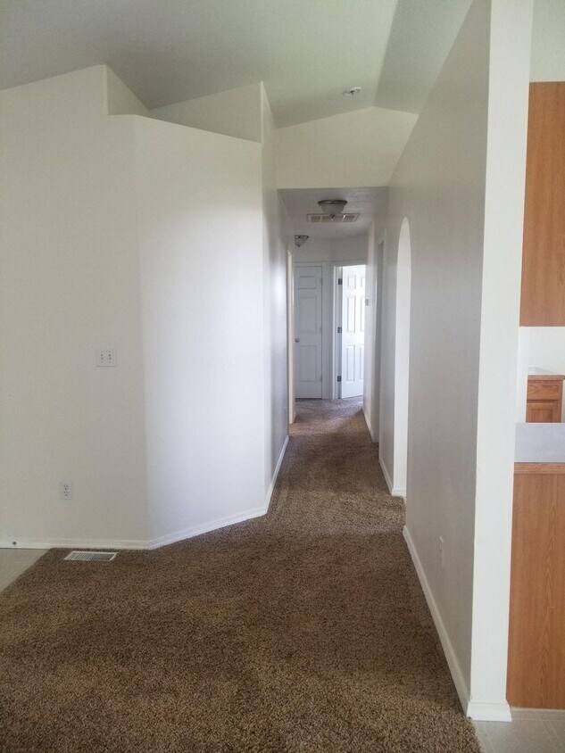 Foto principal - Great location 3 bedroom 2 bath home