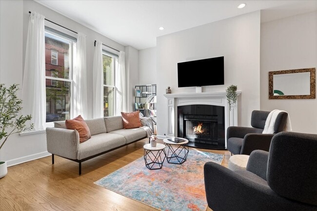 Building Photo - 1867 N Halsted St