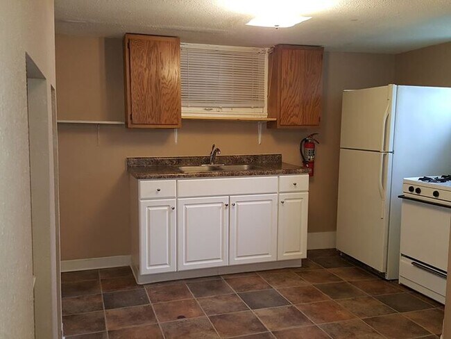 Kitchen - 2015 S Saint Marys St