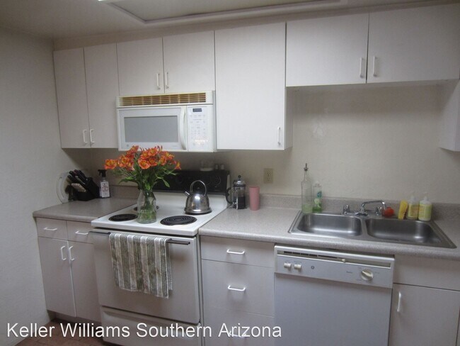 Building Photo - 1 br, 1 bath House - 913 N. Plumer Ave.